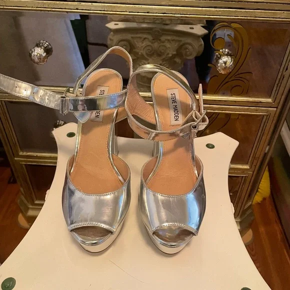 Steve Madden stack platform heel silver strap open toe. - Picture 2 of 8